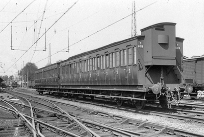 165418 Afbeelding van het rijtuig nr. C 6019 (serie C 6016-6025) van de N.S. te Den Haag S.S.